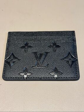 BEAUTIFUL WALLET Black Embossed Monogram Card Sleeve